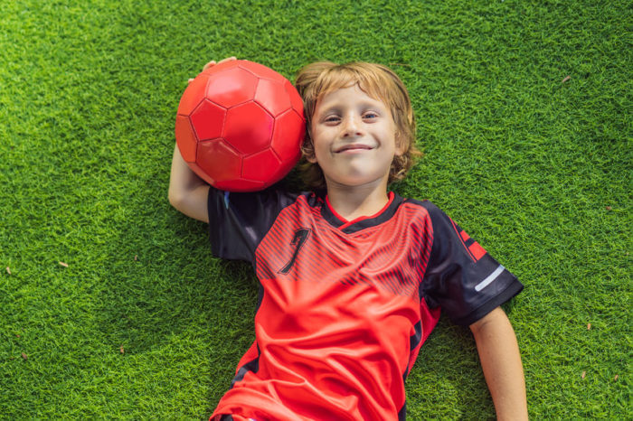 Pourquoi les enfants aiment tant le football ?